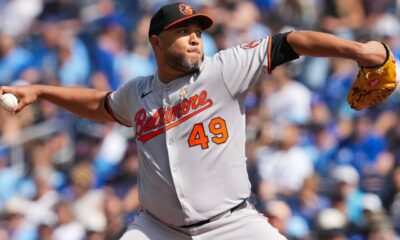 Orioles traen de regreso al derecho Albert Suárez con contrato de liga menor
