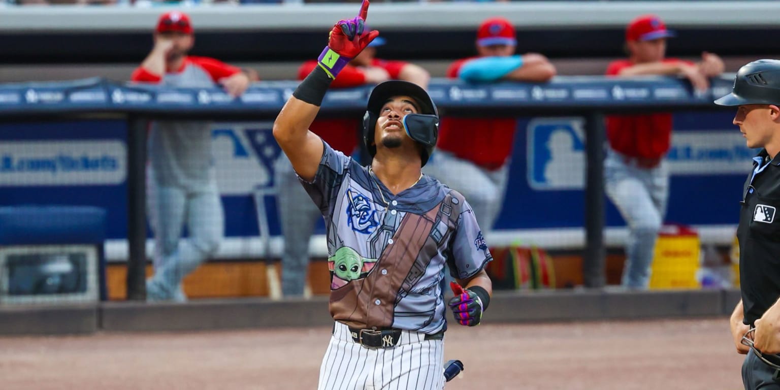 Con jersey de Star Wars, prospecto dominicano de los Yankees conecta trilogía de HR Con jersey de Star Wars, prospecto dominicano de los Yankees conecta trilogía de HR