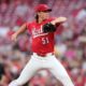 Rojos vencen a Gigantes con una victoria sufrida de tres hits Rojos vencen a Gigantes con una victoria sufrida de tres hits