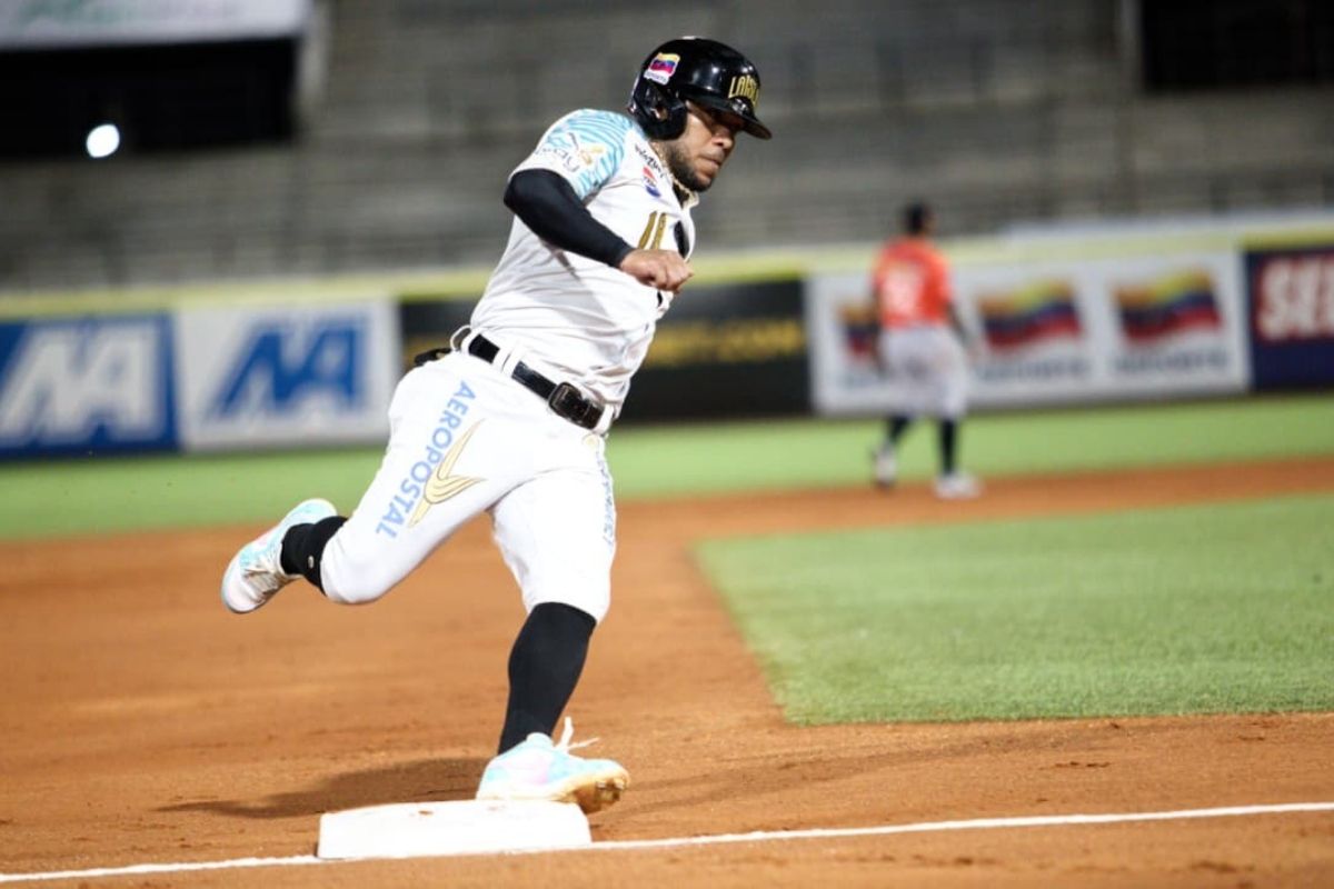 Alexi Amarista suena otro triple y se pone a la altura de Oswaldo Guillén [+LISTA]