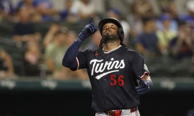 Bell castiga a los Rangers con un jonrón de tres carreras en su regreso a Texas