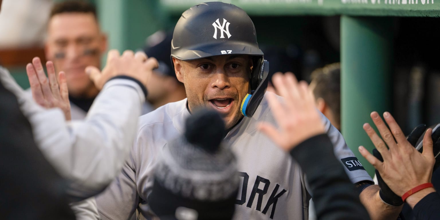 Gil blanquea y Stanton responde ante zurdos para guiar a los Yankees en Fenway