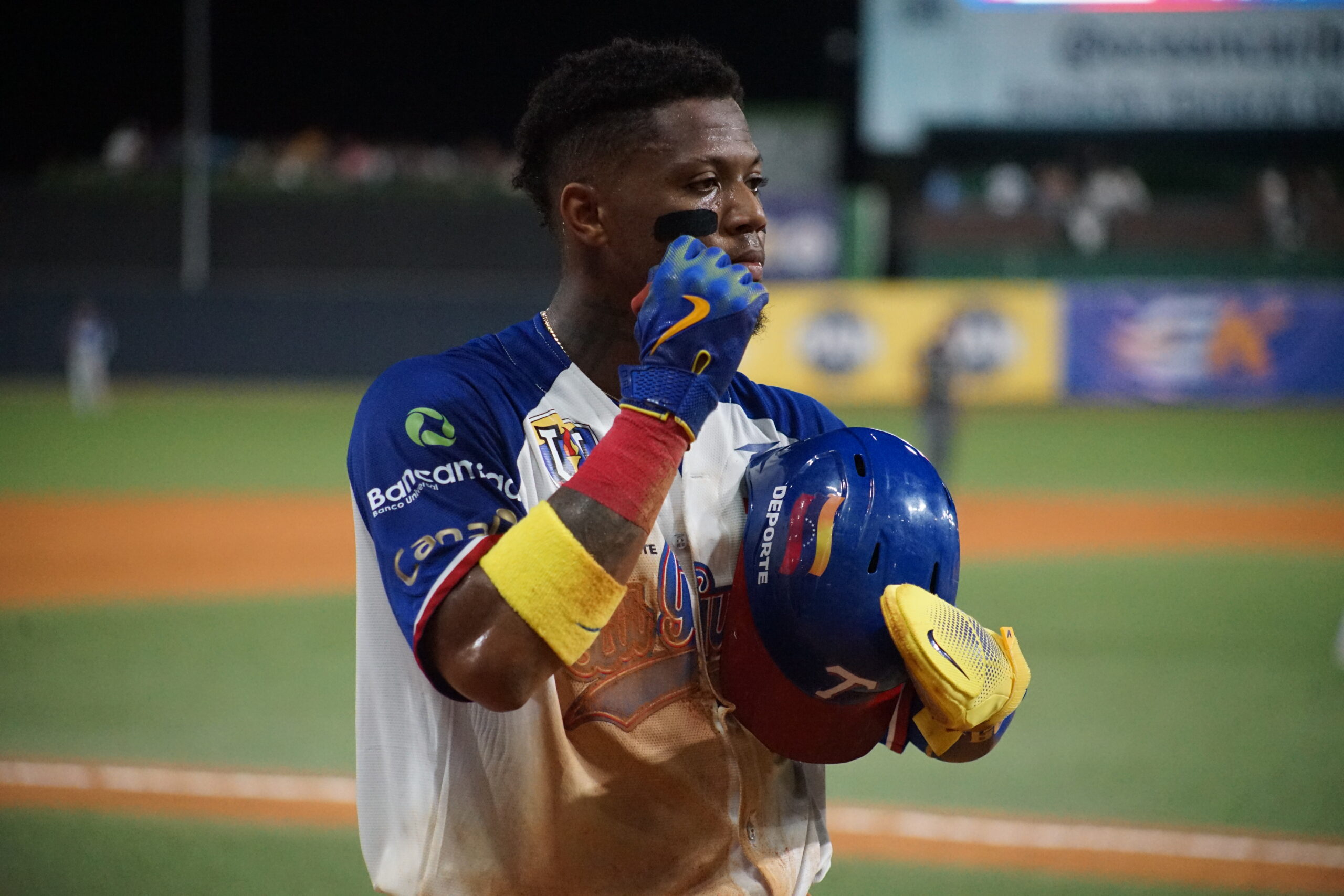 Ozzie Guillén le tiene miedo a Ronald Acuña Jr. y le da cuatro malas en los dos primeros turnos [+VIDEO]