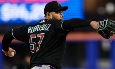 Rodríguez domina y D-backs estallan tarde para ganar la serie en Queens