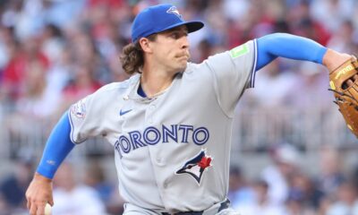 Lanzador novato Dallas brilla para los Azulejos en un debut memorable