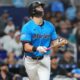 Marlins activan a su estelar guardabosque Kyle Stowers; baja Deyvison de los Santos Marlins activan a su estelar guardabosque Kyle Stowers; baja Deyvison de los Santos
