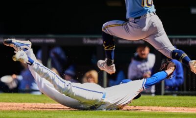 ¡¿Cómo es posible?! Mira el acrobático out que logró Daniel Lynch IV desde el suelo