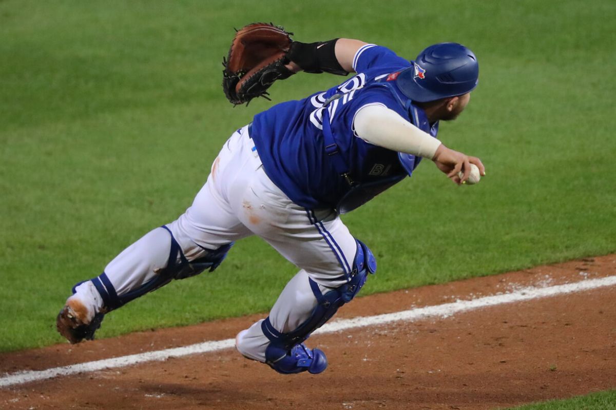 MLB: 3 latinos en el top 10 de receptores MLB: 3 latinos en el top 10 de receptores